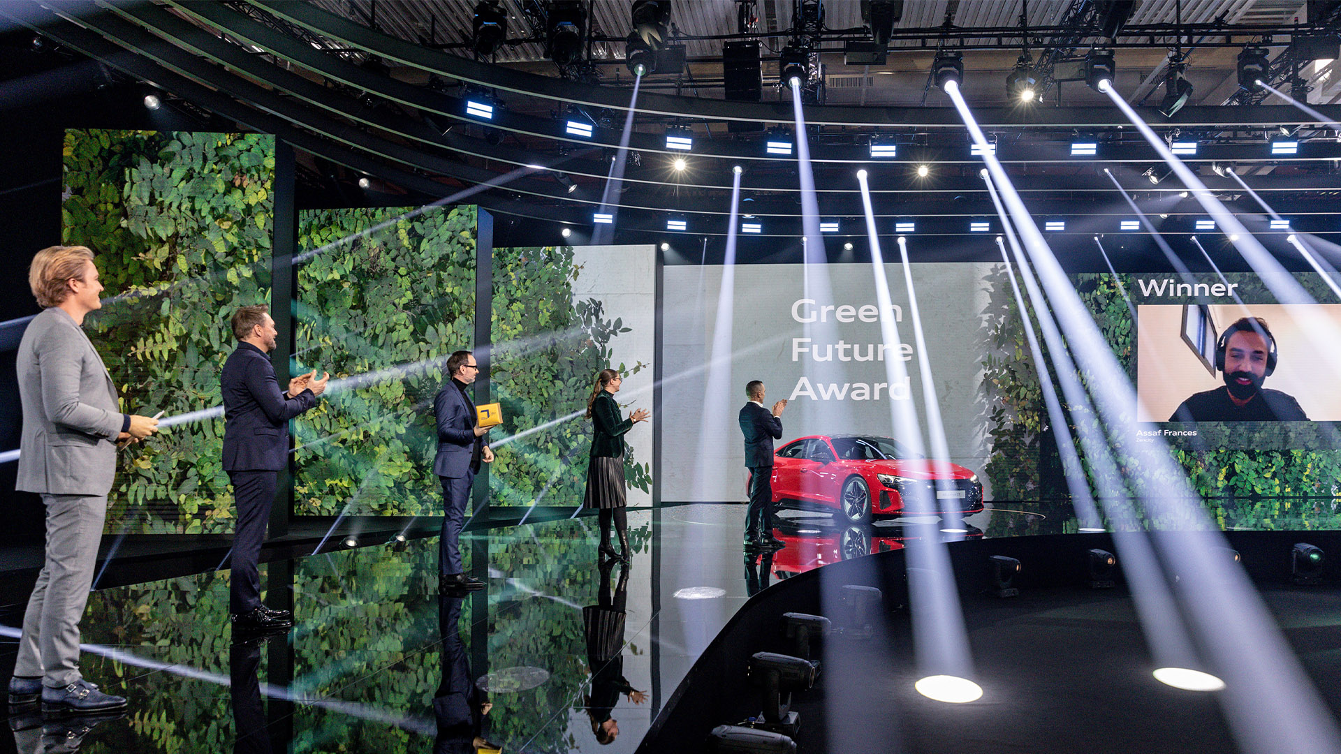 Nico Rosberg, co-founder of the Greentech Festival, as well as host Steven Gätjen, Marco Voigt and Judith Kühn from the Greentech Festival together with Henrik Wenders, Senior Vice President of the Audi Brand, (from left) at the Green Awards ceremony to mark the world premiere of the Audi RS e-tron GT and Audi e-tron GT quattro. 