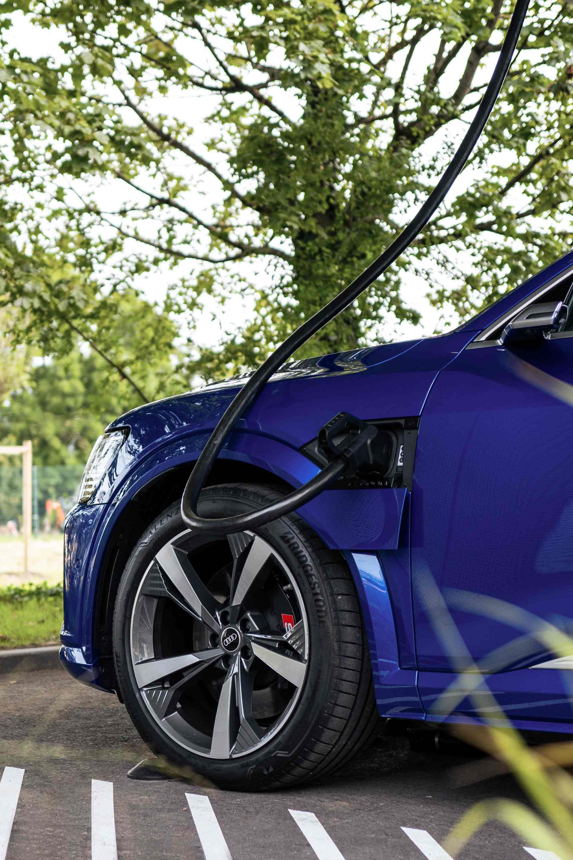 Charging socket at the Audi SQ8 Sportback e-tron.