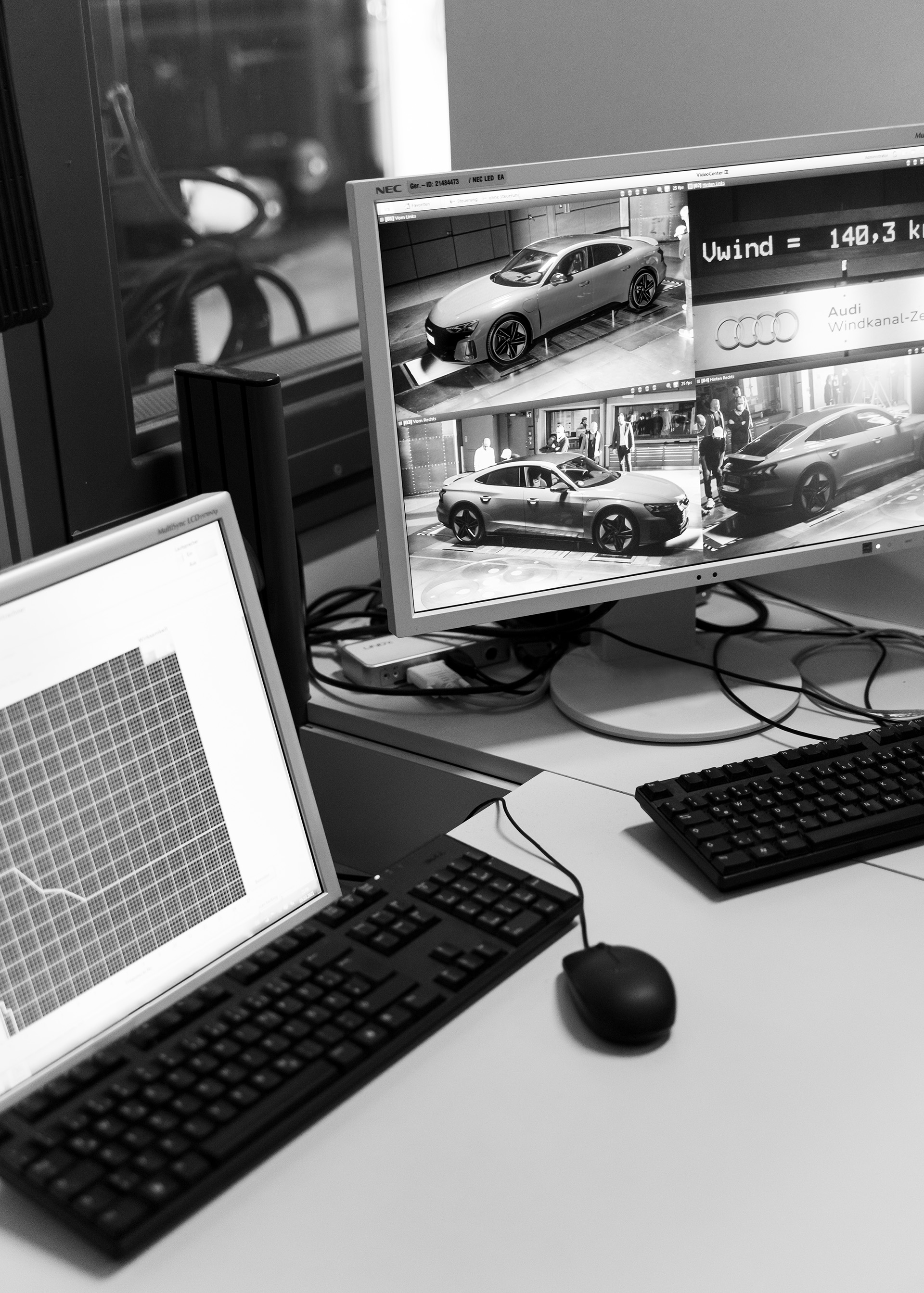 Workstation with two screens showing recordings from the wind-tunnel and measurement data.