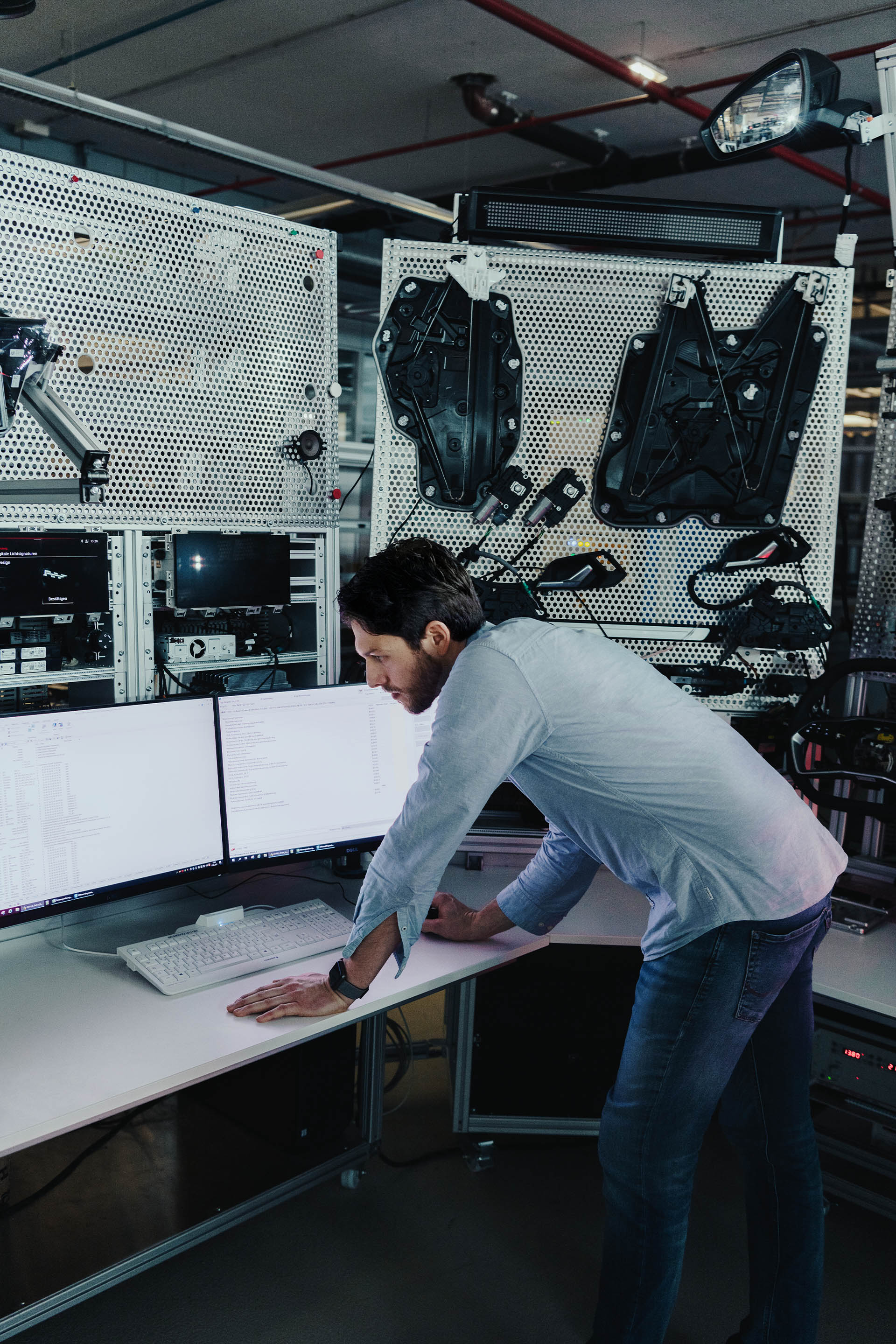 Thomas Gensberger, Audi Functional Project Manager for standard exterior light features, at a screen in an Audi test lab.