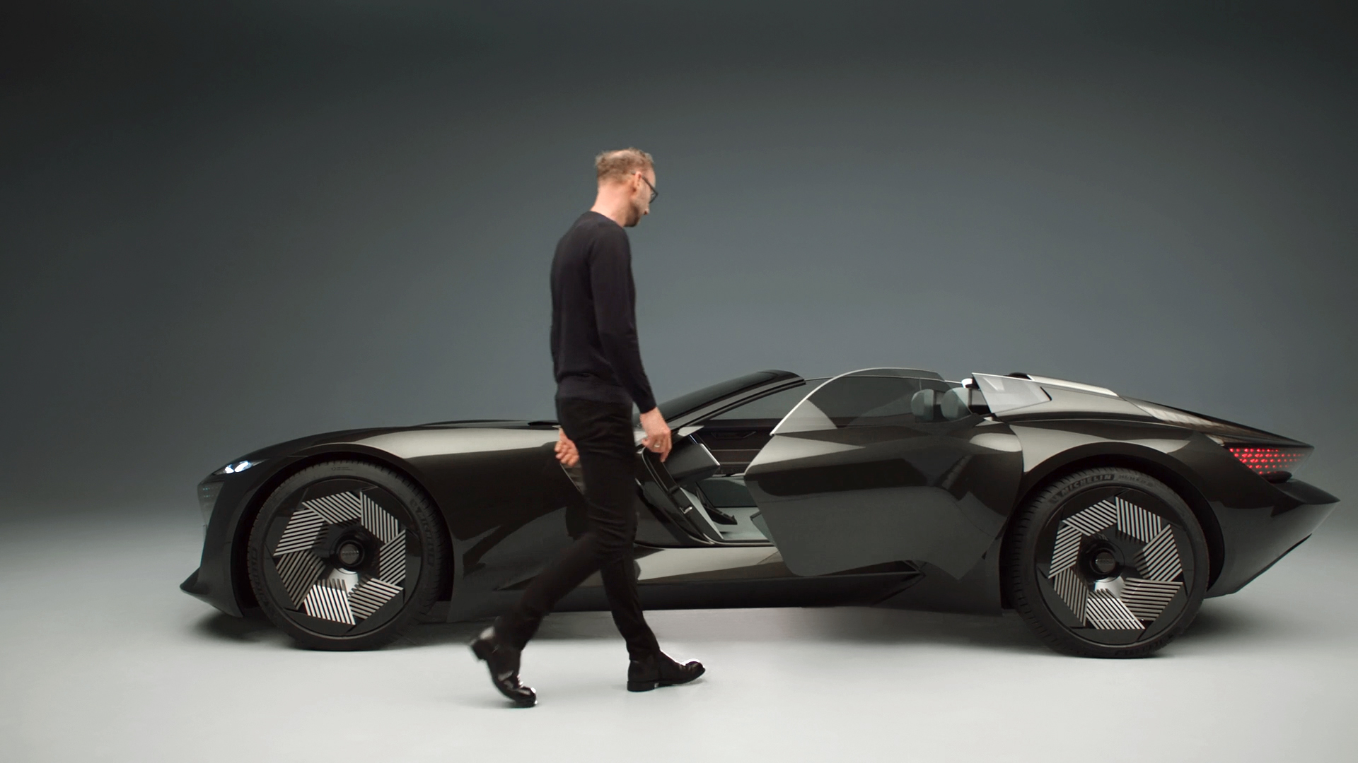 Side view of the Audi skysphere concept with open door.