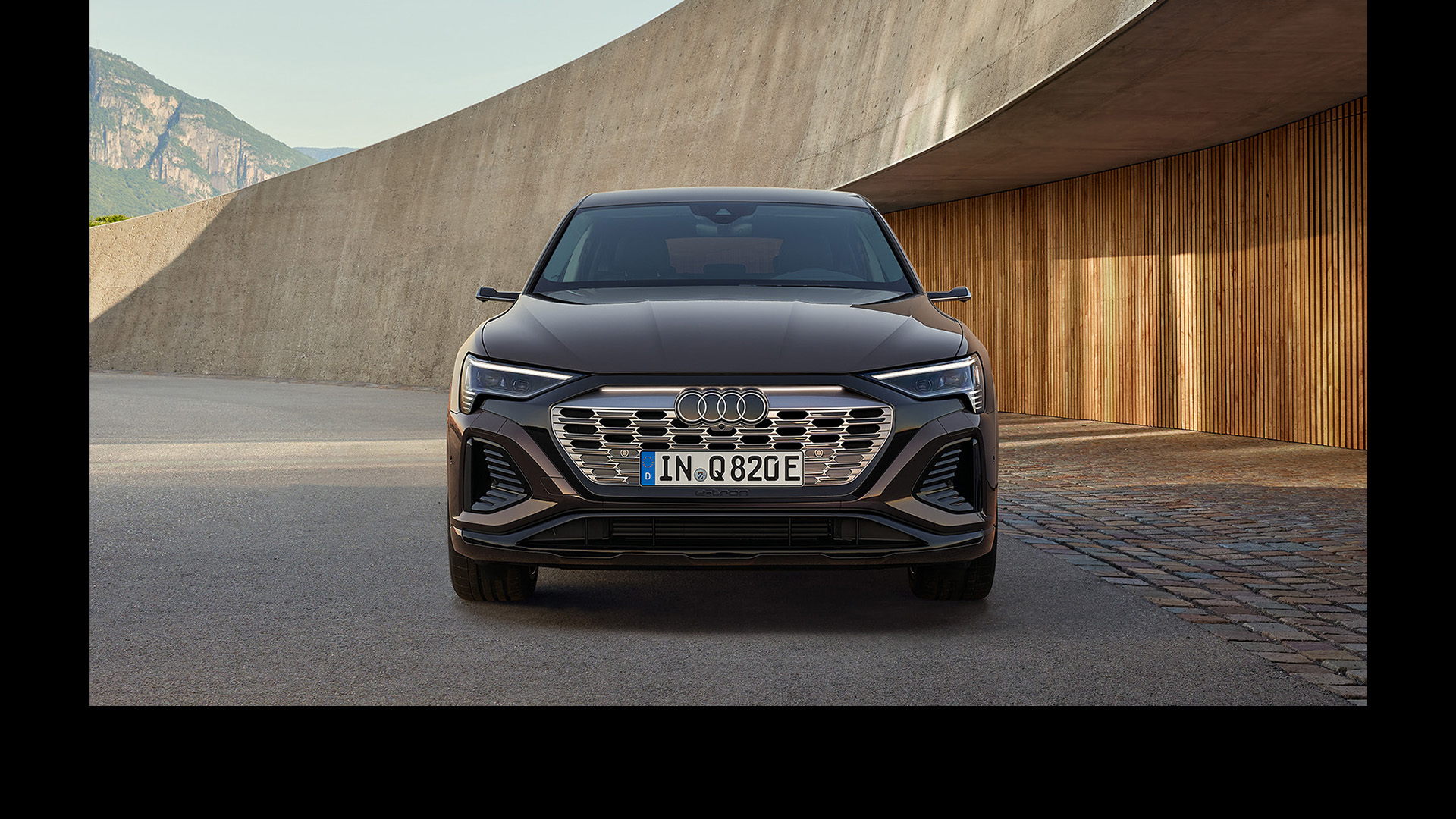 The front of the Audi Q8 Sportback e-tron