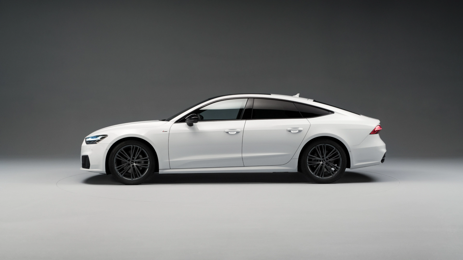 Side view of the Audi A7 Sportback. 