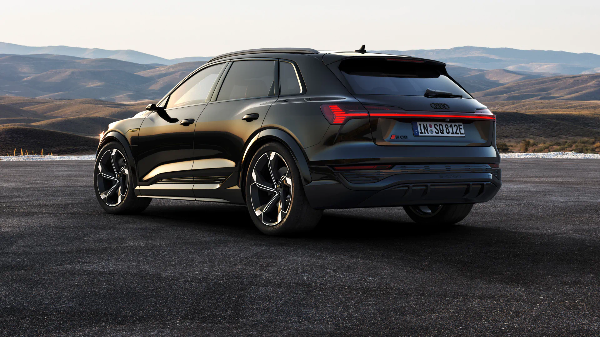 Rear view of the Audi SQ8 Sportback e-tron. 